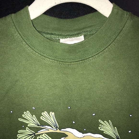 Mulberri Bush top, dark olive green w/ 2 white bears under a snow covered branch - Picture 2 of 7